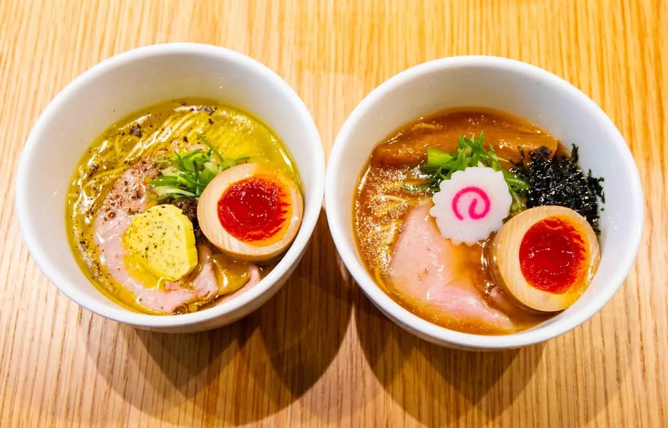 Tokyo: Ramen Tasting Tour with 6 Mini Bowls of Ramen